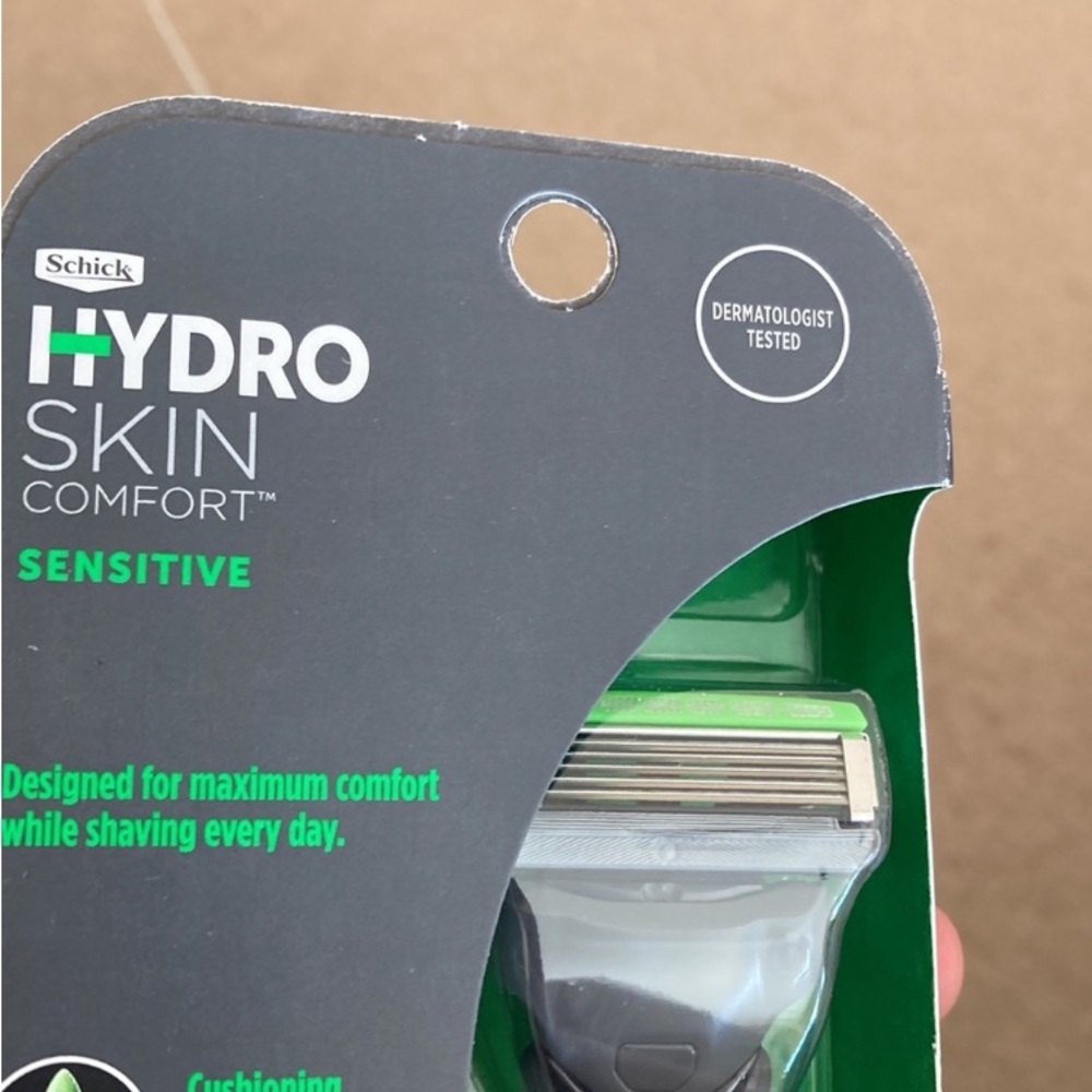 NWT Schick Hydro Skin Comfort Sensitive Skin Shaving Razor - Picture 4 of 13
